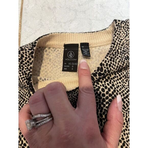 VOLCOM Sweater Girls Youth Sz XS (5-6) Over N Out Animal Print Crewneck NWT - Picture 5 of 16